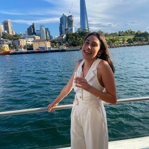 Meet your Posher, Eleni